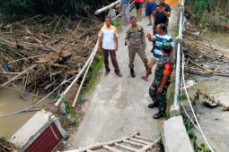 TNI dan BPBD tangani putusnya jembatan penghubung Lamongan-Bojonegoro