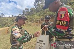 Satgas Yonif 511/DY memperkuat komunikasi dengan tokoh adat di Lanny Jaya