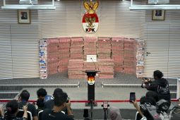 KPK sebut uang Rp300 M bukan pinjam uang bank