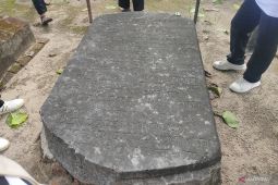 Puisi cinta di makam Maria van de Velde di Onrust Jakarta