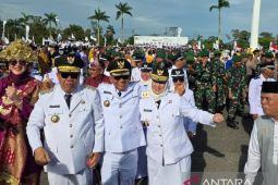 Simbol kekompakan, Bupati Belitung foto bersama gubernur dan wagub di peringatan HUT Ke-25 Babel