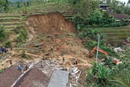 BPBD Ponorogo kebut pembersihan longsor buka akses Wagir Kidul-Banaran