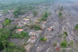 Gunung Semeru catat getaran banjir lahar hujan hampir 2 jam, berpotensi letusan sekunder