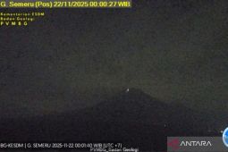 Gunung Semeru kembali beraktivitas, embuskan asap 1.000 meter dari puncak