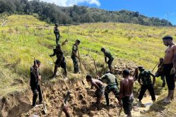 Satgas TNI Yonif 511/DY perkuat pengamanan baptis jemaat Gereja Manggalome Lanny Jaya