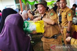 Pemkab Natuna menyelenggarakan Gerakan Pangan Murah di Pulau Midai