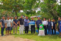 Pemkab Gumas salurkan belasan ribu benih ikan