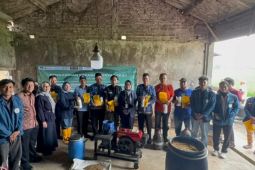 Unair beri pendampingan teknologi inovatif peternak bebek