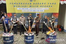 Bea Cukai Madura musnahkan 13 juta batang rokok ilegal