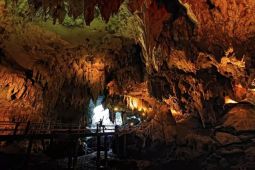 Disparbud Trenggalek siapkan atraksi teknologi cahaya di Goa Lowo