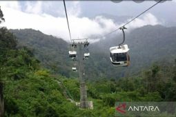 Rinjani dan mimpi kereta yang menggantung di langit