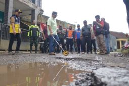 Bupati Garut: Pusat siap bantu perbaikan jalan rusak di Banjarwangi