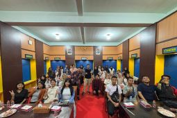 Dosen Prodi Ekonomi UMPR bantu siswa SMA atasi kebingungan pasca kelulusan