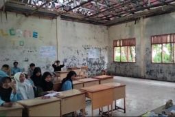 Bangunan SMAN di Simeulue rusak parah