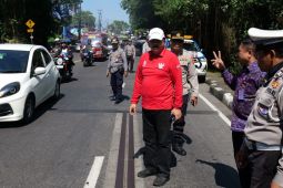 Wabup Tabanan tinjau kondisi jalan tindaklanjut laporan warga