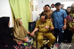 Gubernur Gorontalo kunjungi para guru semasa sekolah