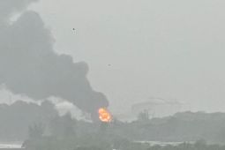 BPBD Lhokseumawe kerahkan dua armada padamkan kebakaran tangki kondensat PGE