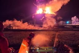 Kebakaran tangki kondensat PGE di Lhokseumawe masih berkobar, diperkirakan padam saat tengah malam