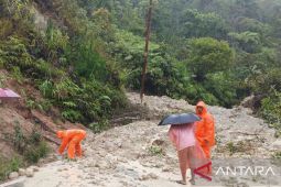 Longsor Sipirok putuskan akses jalan nasional Padangsidimpuan--Medan