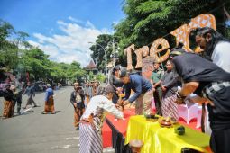 Puluhan kelompok seni iringi Kirab Pusaka Keris di Trenggalek
