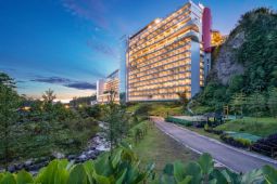 Rayakan Natal bernuansa Sunda: Le Eminence Puncak suguhkan liburan akhir tahun penuh makna