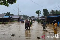 Badai tropis KOTO picu banjir dan longsor, porak-porandakan Sumut
