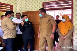 Gubernur Gorontalo memantau pelayanan kesehatan gratis di desa