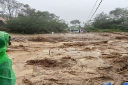 Akses jalan terganggu, BPBD Sumut kerahkan personel dan logistik ke lokasi banjir longsor Tapanuli-Sibolga