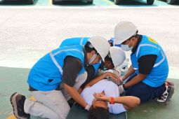 PLN UP3 Ambon - PMI Simulasi  penanganan gempa dan Pelatihan P3K