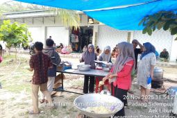 Wisata Aek Sijornih buka dapur umum untuk pengguna jalan terjebak banjir di Tapsel