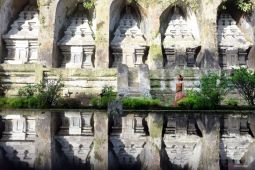 Program mengenali peninggalan kebudayaan dan sejarah Bali