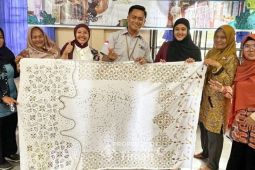 PT Timah latih warga Karimun membatik ecoprint