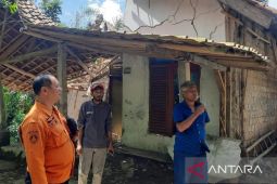 Pergeseran tanah Haurwangi Cianjur, 2 rumah rusak