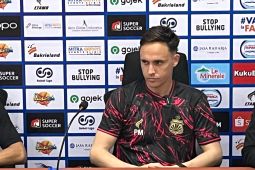 Paul Munster minta pemain fokus sepanjang laga lawan Persebaya