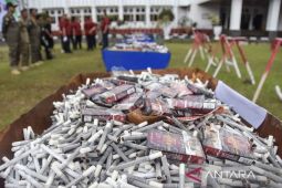 Pemusnahan rokok ilegal di Tasikmalaya