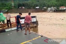 Banjir hancurkan masjid, pos TNI/Polri dan jembatan di Beutong Ateuh Nagan Raya