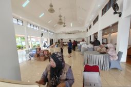Padang salurkan 900 lebih nasi bungkus untuk warga terdampak bencana banjir