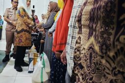 Pemkab Natuna salurkan bantuan beras untuk 119 keluarga di pulau terluar