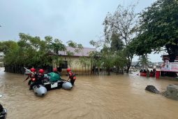 Akses terputus dan gangguan komunikasi hambat proses evakuasi banjir Aceh