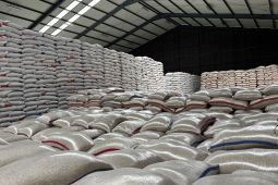 Bulog Jabar memastikan stok beras aman hingga akhir tahun tahun ini
