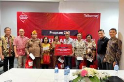 Telkomsel salurkan bantuan sembako untuk Veteran di Kupang