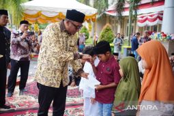 Pemkab Nagan Raya santuni 400 yatim dalam momentum maulid akbar