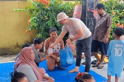 SPPG Firdaus -2 salurkan 300 paket MBG ke posko banjir Seirampah