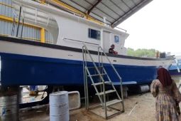 Pemkab Tanjab Timur bantu kelompok nelayan satu unit kapal