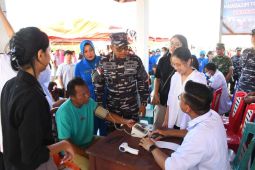 Kodaeral VIII lakukan pemeriksaan kesehatan komunitas pesisir Wori