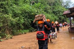 Brimob salurkan bantuan logistik ke korban bencana di Tapanuli Utara