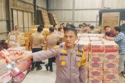 National Police Chief send logistical aid 3.5 tons to North Tapanuli