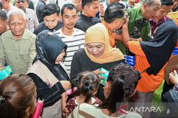 Wagub Sumut bersama Gubernur Jatim salurkan bantuan untuk pengungsi