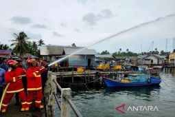 Pemkab Natuna menguji coba peralatan pemadam kebakaran di Pulau Subi