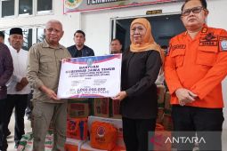 Pemprov Jawa Timur serahkan bantuan logistik terdampak bencana di Sumut